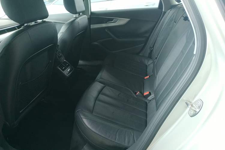Used Audi A4L 2018 30th Anniversary Edition 40 TFSI Fashion Model Left Rear Seat