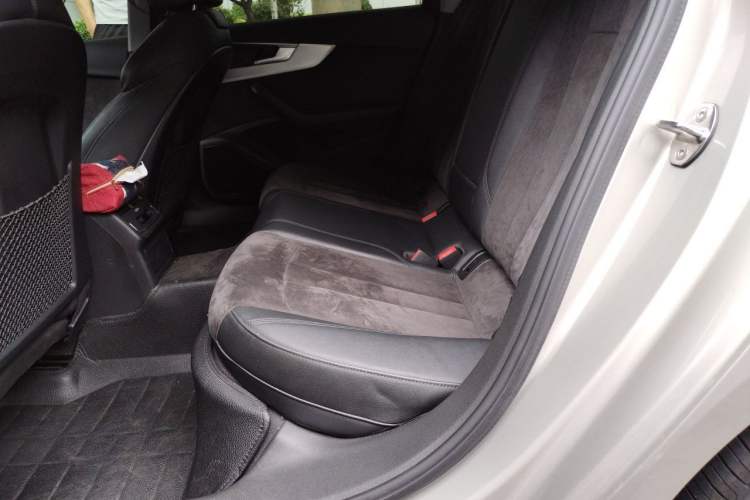 Used Audi A4L 2018 30th Anniversary Edition 45 TFSI quattro Individual Sport Edition Left Rear Seat