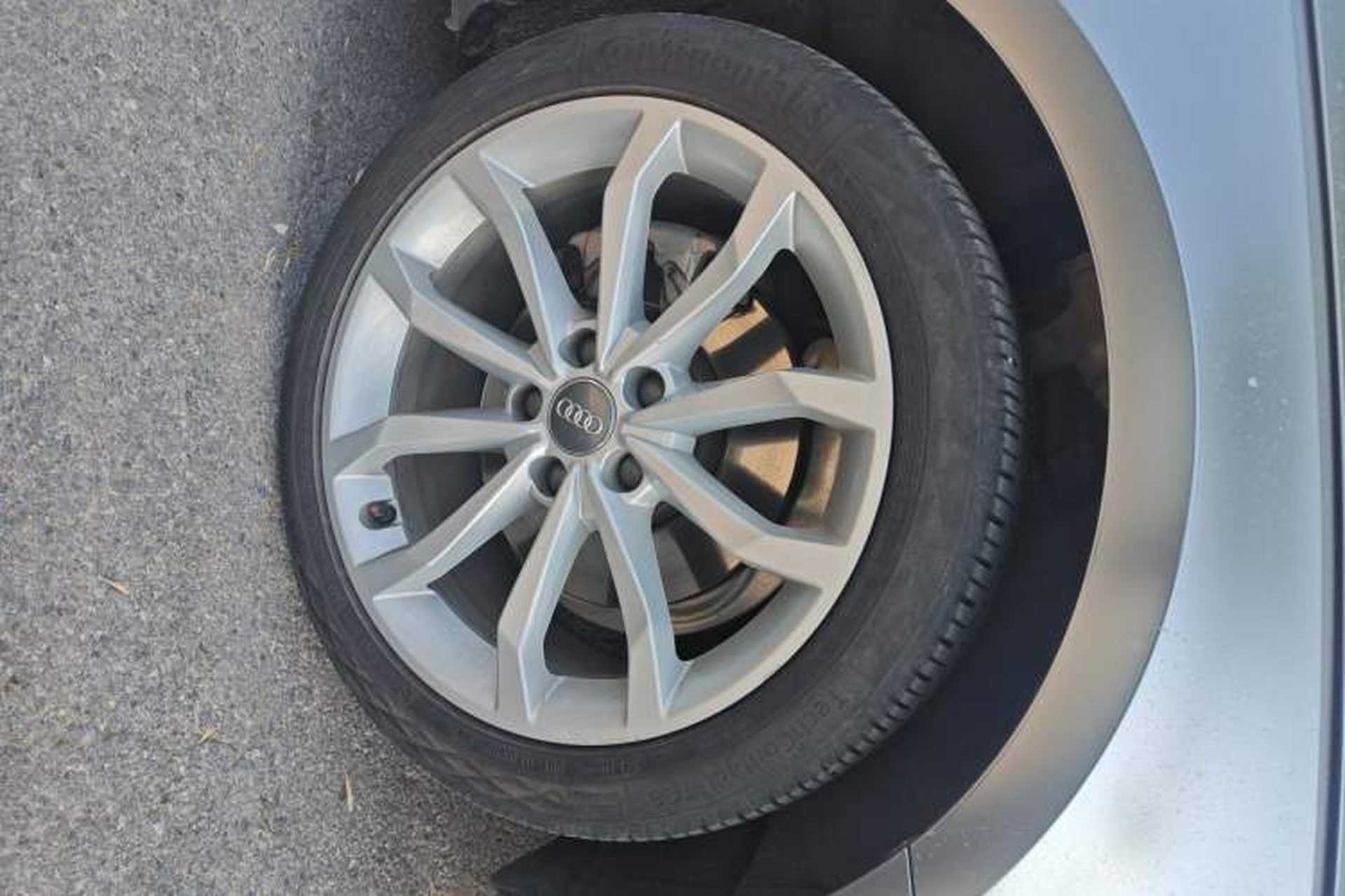 Used Audi A4L 2018 30th Anniversary Edition 40 TFSI Sport Edition Right Front Wheel Hub