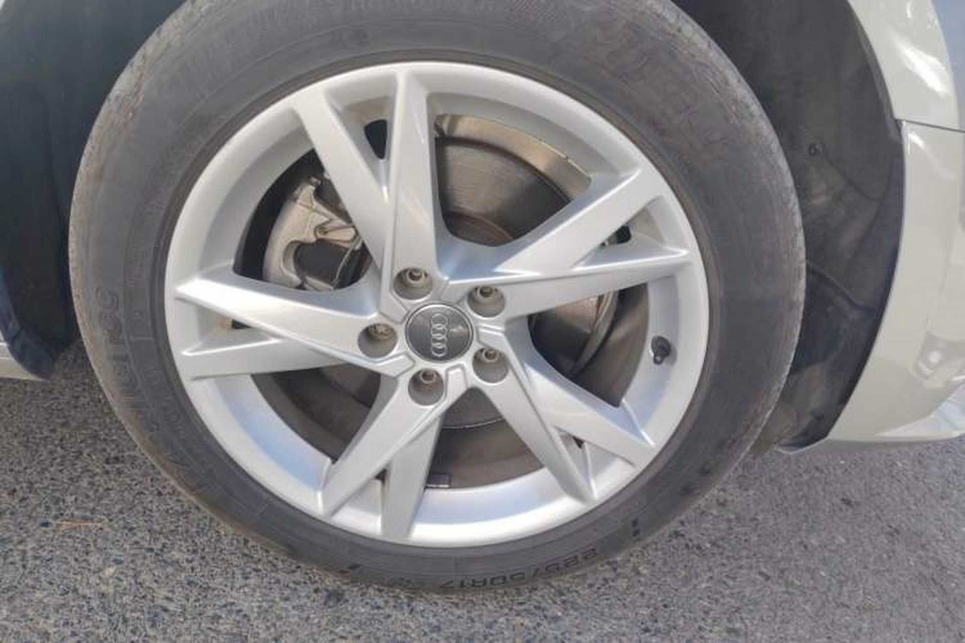 Used Audi A4L 2018 30th Anniversary Edition 40 TFSI Trendy Model Right Front Wheel Hub