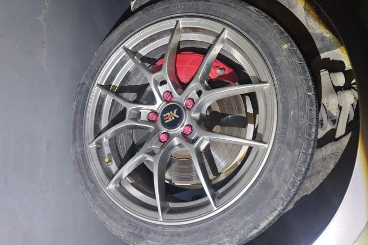 Used Audi A4L 2018 30th Anniversary Edition 45 TFSI quattro Individual Sport Edition Right Front Wheel Hub