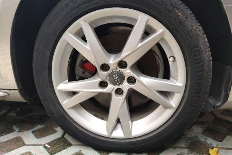 Used Audi A4L 2018 30th Anniversary Edition 40 TFSI Trendy Model Right Front Wheel Hub
