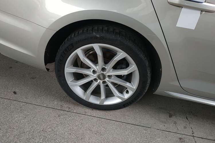 Used Audi A4L 2018 30th Anniversary Edition 40 TFSI Fashion Model Right Rear Wheel Hub