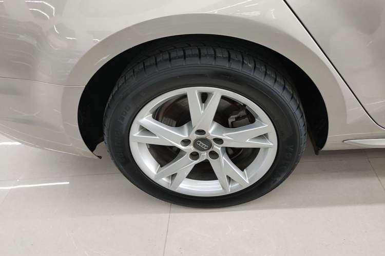 Used Audi A4L 2018 30th Anniversary Edition 40 TFSI Trendy Model Right Rear Wheel Hub