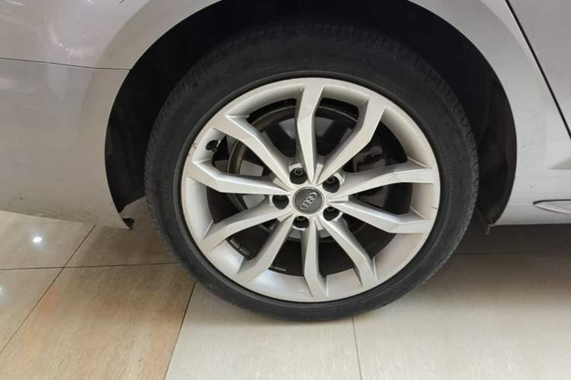 Used Audi A4L 2018 30th Anniversary Edition 40 TFSI Trendy Model Right Rear Wheel Hub