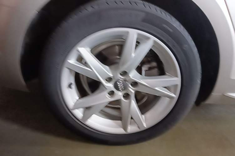 Used Audi A4L 2018 30th Anniversary Edition 40 TFSI Trendy Model Right Rear Wheel Hub