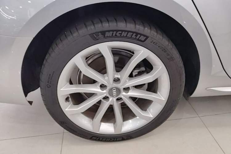 Used Audi A4L 2018 30th Anniversary Edition 40 TFSI Fashion Model Right Rear Wheel Hub