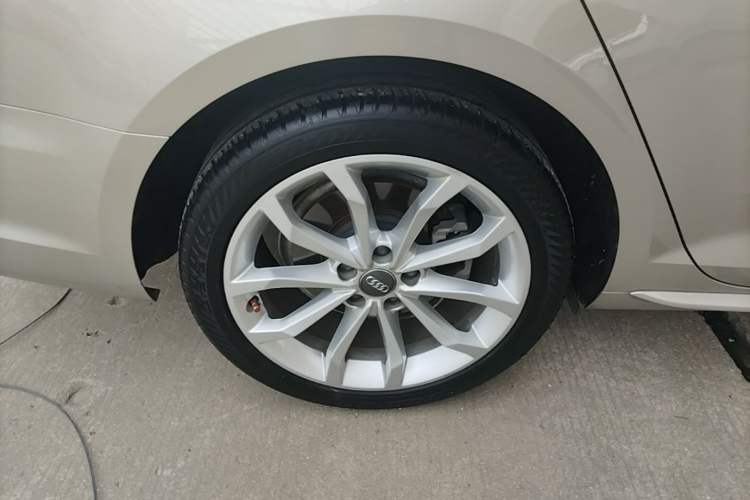 Used Audi A4L 2018 30th Anniversary Edition 40 TFSI Fashion Model Right Rear Wheel Hub