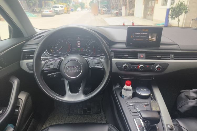 Used Audi A4L 2018 30th Anniversary Edition 40 TFSI Trendy Model Steering Wheel