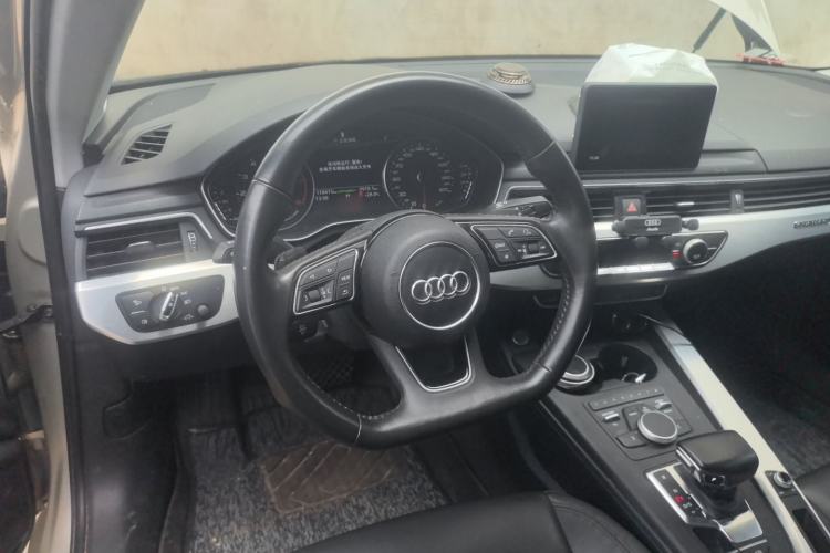 Used Audi A4L 2018 30th Anniversary Edition 45 TFSI quattro Individual Sport Edition Steering Wheel