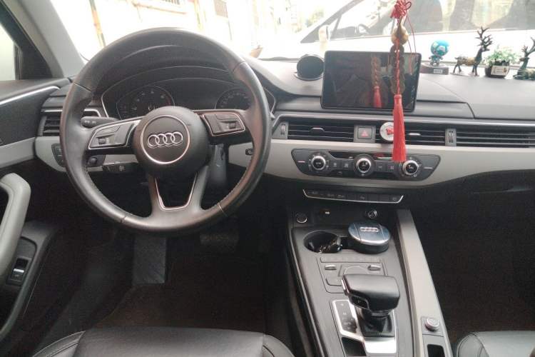 Used Audi A4L 2018 30th Anniversary Edition 40 TFSI Trendy Model Steering Wheel