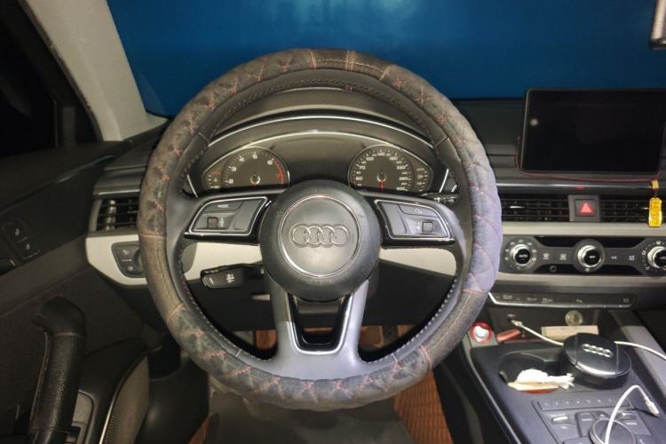 Used Audi A4L 2018 30th Anniversary Edition 40 TFSI Trendy Model Steering Wheel