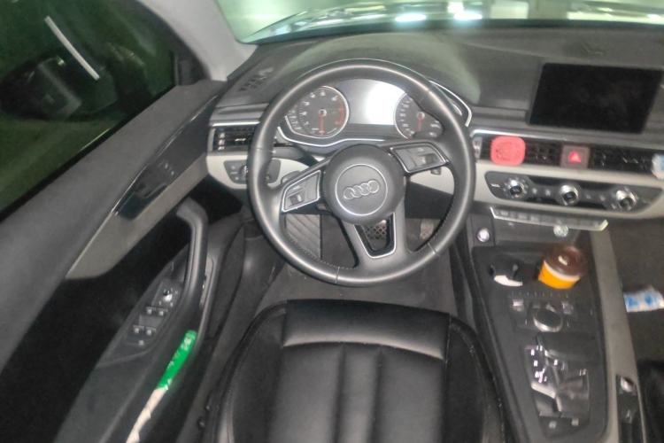 Used Audi A4L 2018 30th Anniversary Edition 40 TFSI Trendy Model Steering Wheel