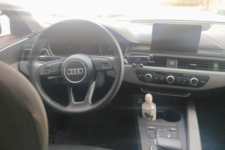 Used Audi A4L 2018 30th Anniversary Edition 40 TFSI Trendy Model Steering Wheel