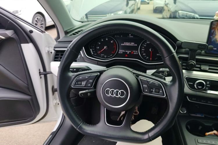 Used Audi A4L 2018 30th Anniversary Edition 45 TFSI quattro Individual Sport Edition Steering Wheel