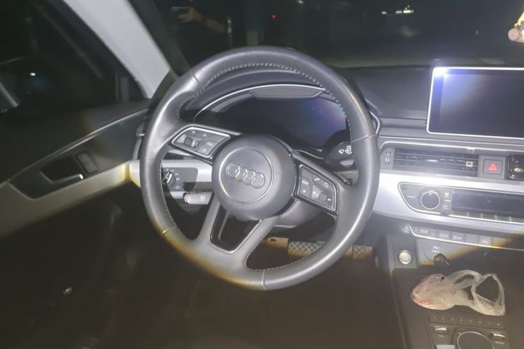 Used Audi A4L 2018 30th Anniversary Edition 40 TFSI Trendy Model Steering Wheel
