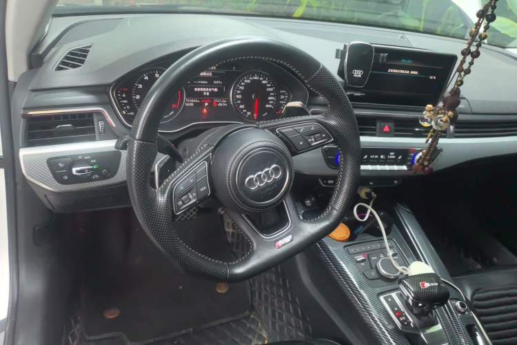 Used Audi A4L 2018 30th Anniversary Edition 40 TFSI Fashion Model Steering Wheel