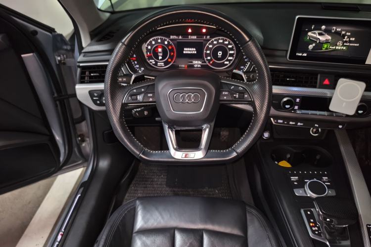 Used Audi A4L 2018 30th Anniversary Edition 40 TFSI Fashion Model Steering Wheel
