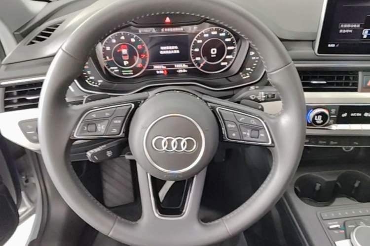 Used Audi A4L 2018 30th Anniversary Edition 40 TFSI Fashion Model Steering Wheel