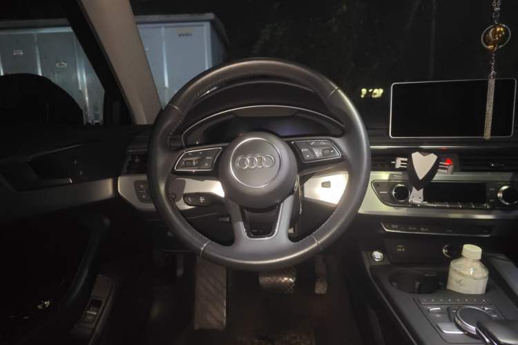 Used Audi A4L 2018 30th Anniversary Edition 40 TFSI Fashion Model Steering Wheel