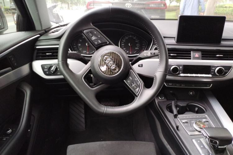 Used Audi A4L 2018 30th Anniversary Edition 45 TFSI quattro Individual Sport Edition Steering Wheel