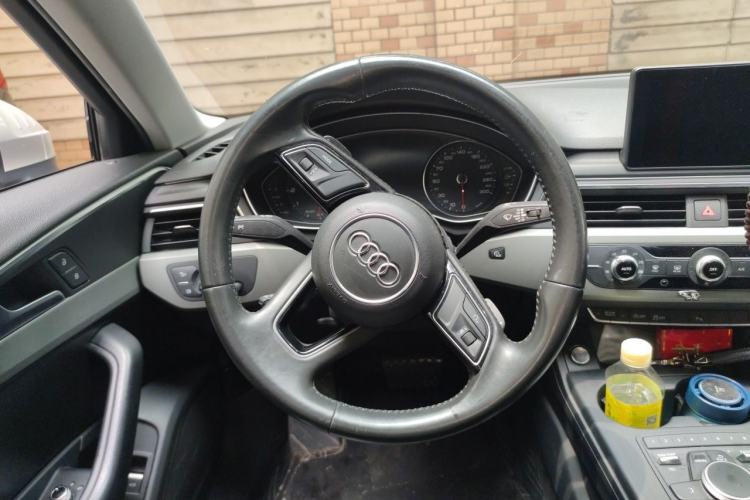 Used Audi A4L 2018 30th Anniversary Edition 40 TFSI Trendy Model Steering Wheel