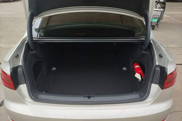 Used Audi A4L 2018 30th Anniversary Edition 40 TFSI Fashion Model Trunk