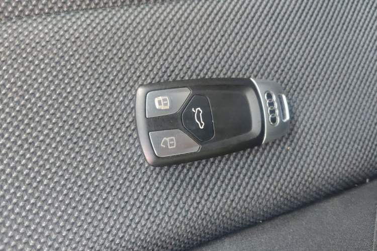 Used Audi A4L 2018 30th Anniversary Edition 40 TFSI Trendy Model Vehicle Key
