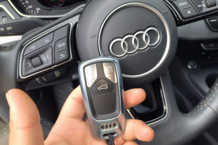 Used Audi A4L 2018 30th Anniversary Edition 40 TFSI Fashion Model Vehicle Key