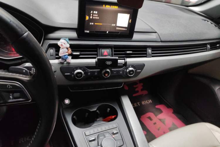 Used Audi A4L 2018 30th Anniversary Edition 40 TFSI Trendy Model Audio And AC Panel