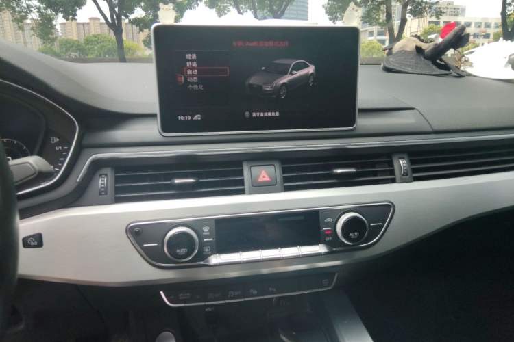 Used Audi A4L 2018 30th Anniversary Edition 40 TFSI Fashion Model Audio And AC Panel
