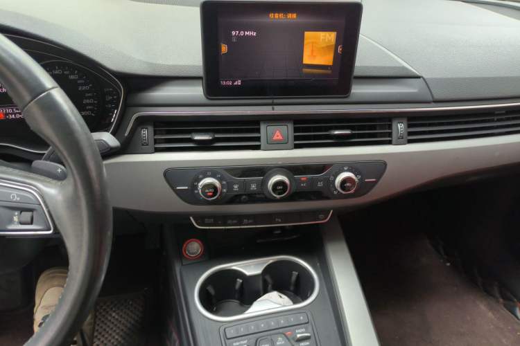 Used Audi A4L 2018 30th Anniversary Edition 40 TFSI Trendy Model Audio And AC Panel
