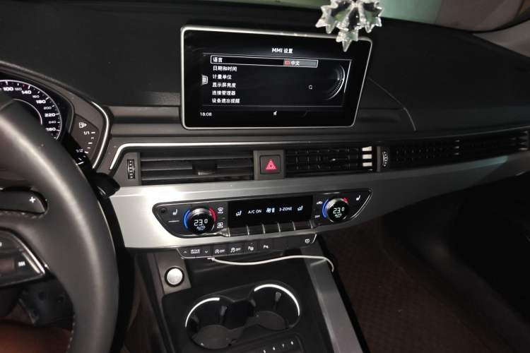 Used Audi A4L 2018 30th Anniversary Edition 40 TFSI Fashion Model Audio And AC Panel