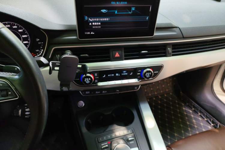 Used Audi A4L 2018 30th Anniversary Edition 40 TFSI Fashion Model Audio And AC Panel