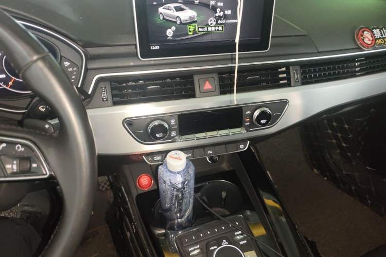 Used Audi A4L 2018 30th Anniversary Edition 40 TFSI Fashion Model Audio And AC Panel