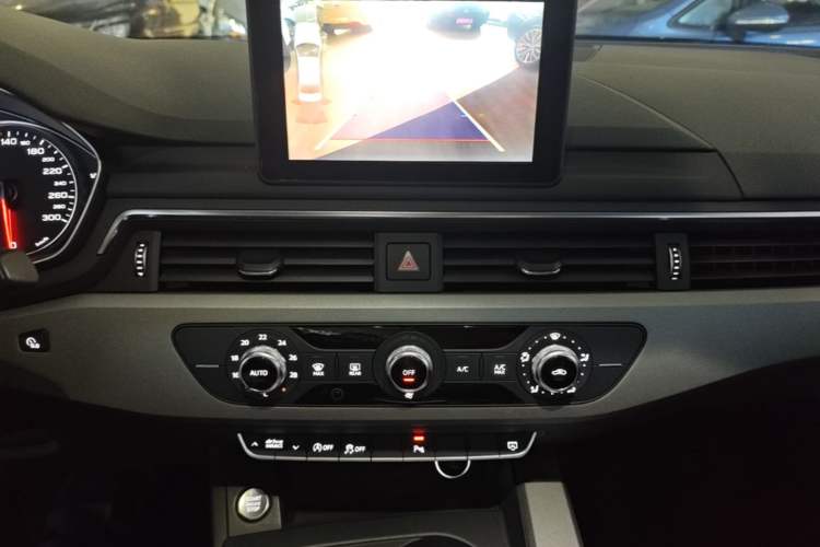 Used Audi A4L 2018 30th Anniversary Edition 40 TFSI Trendy Model Audio And AC Panel