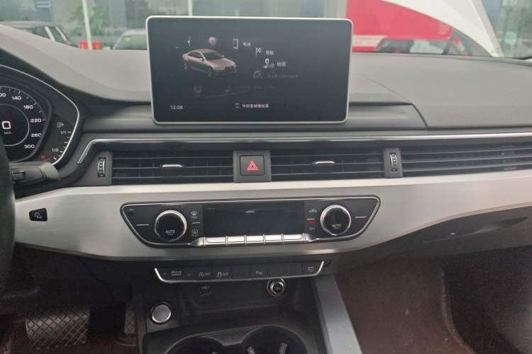 Used Audi A4L 2018 30th Anniversary Edition 40 TFSI Fashion Model Audio And AC Panel
