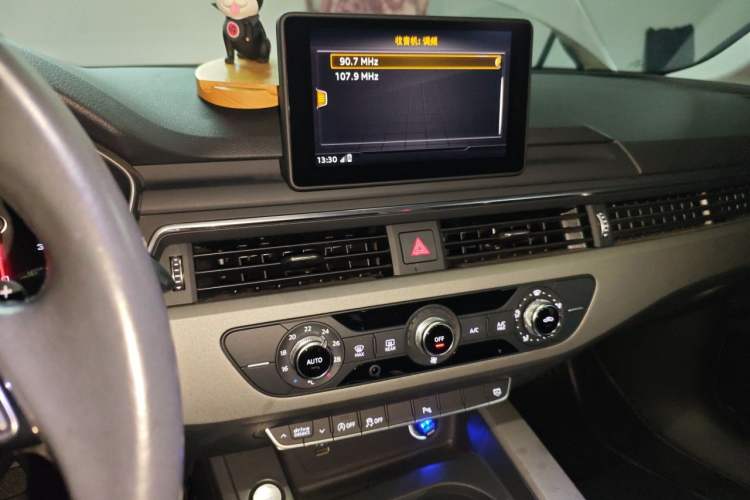 Used Audi A4L 2018 30th Anniversary Edition 40 TFSI Fashion Model Audio And AC Panel