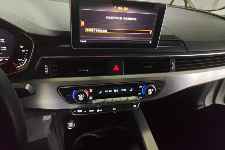 Used Audi A4L 2018 30th Anniversary Edition 40 TFSI Fashion Model Audio And AC Panel