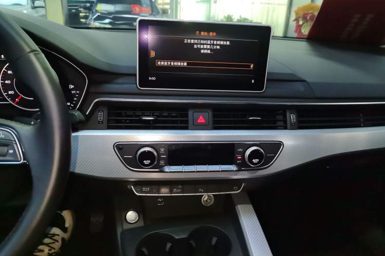 Used Audi A4L 2018 30th Anniversary Edition 40 TFSI Fashion Model Audio And AC Panel
