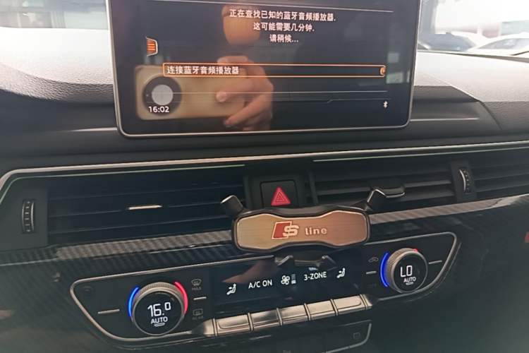 Used Audi A4L 2018 30th Anniversary Edition 40 TFSI Fashion Model Audio And AC Panel