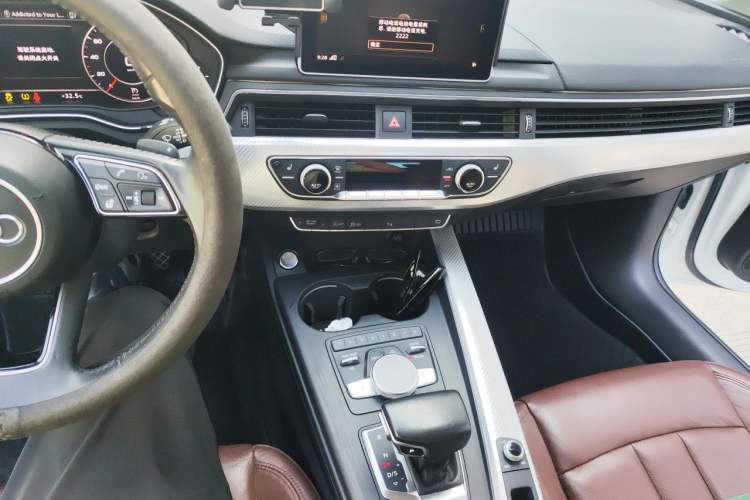 Used Audi A4L 2018 30th Anniversary Edition 40 TFSI Fashion Model Audio And AC Panel