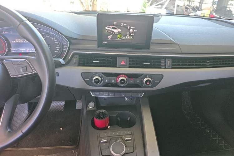 Used Audi A4L 2018 30th Anniversary Edition 40 TFSI Trendy Model Audio And AC Panel