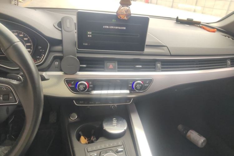 Used Audi A4L 2018 30th Anniversary Edition 40 TFSI Fashion Model Audio And AC Panel