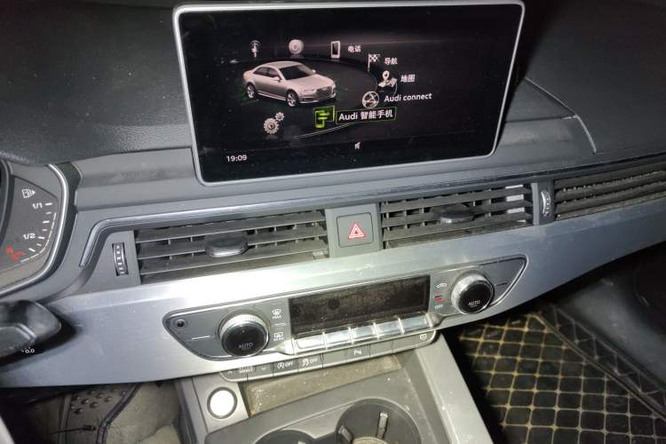 Used Audi A4L 2018 30th Anniversary Edition 40 TFSI Fashion Model Audio And AC Panel