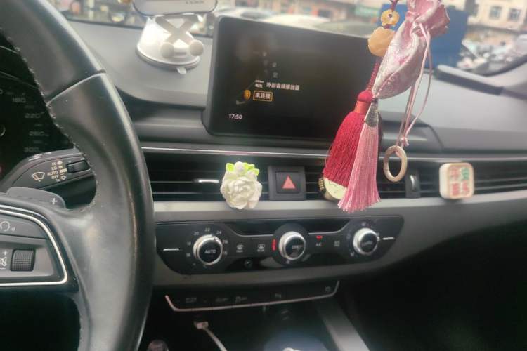 Used Audi A4L 2018 30th Anniversary Edition 40 TFSI Trendy Model Audio And AC Panel
