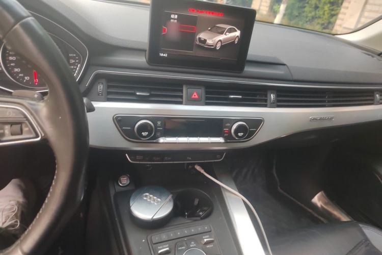 Used Audi A4L 2018 30th Anniversary Edition 45 TFSI quattro Individual Sport Edition Audio And AC Panel