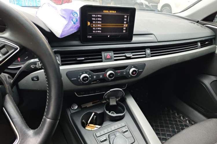 Used Audi A4L 2018 30th Anniversary Edition 40 TFSI Fashion Model Audio And AC Panel