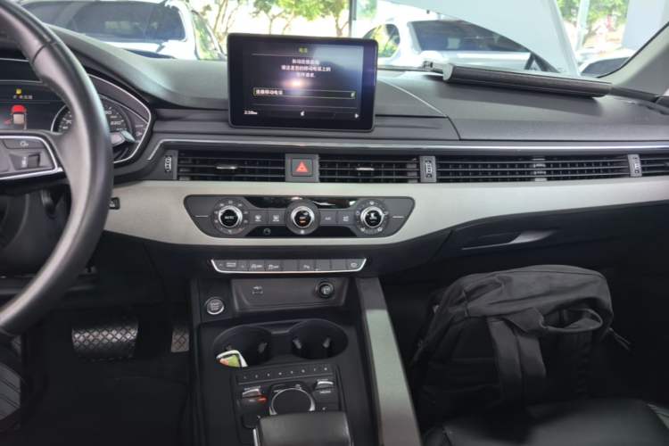 Used Audi A4L 2018 30th Anniversary Edition 40 TFSI Trendy Model Audio And AC Panel