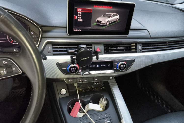 Used Audi A4L 2018 30th Anniversary Edition 40 TFSI Fashion Model Audio And AC Panel